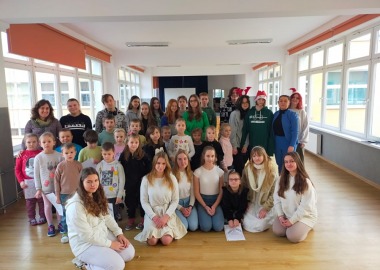 ZIMOWE SPOTKANIA KLASY HUMANISTYCZNO - PEDAGOGICZNEJ Z "JEŻYKAMI" - PRZEDSZKOLAKAMI GRUPY "0", W SP NR 16