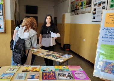MOBILNA BIBLIOTEKA  PODCZAS DNIA JĘZYKÓW W VI LO.